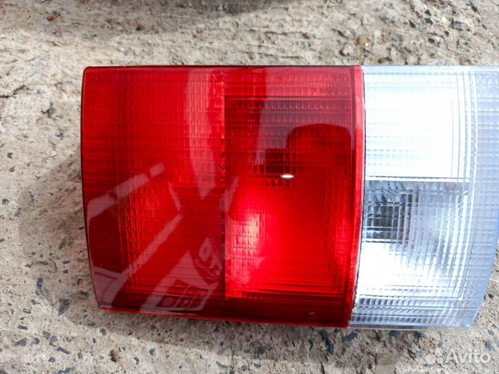 Фонари новые крышки багажника задние Audi 80 b4