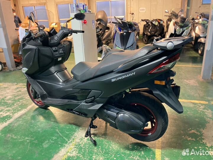 Максискутер Suzuki Burgman (SkyWave) 400