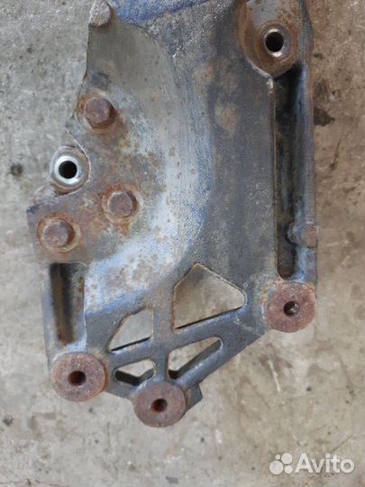 Кронштейн двигателя Volkswagen Sharan 1.9TDI