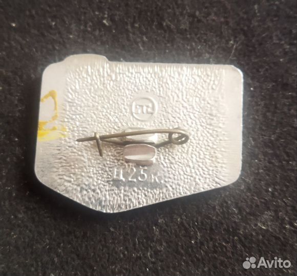 Значок СССР. Автомобиль. Нива