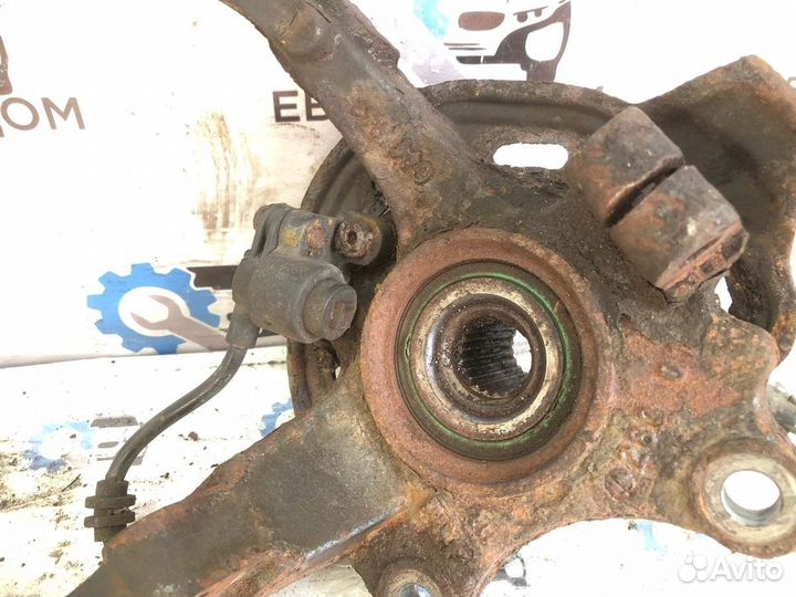 Кулак поворотный + ступица передний правый Opel