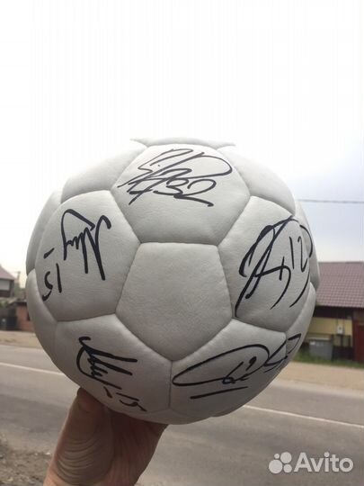 Футбольный мяч с автографами Сборной России2018