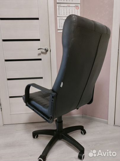 Офисное кресло
