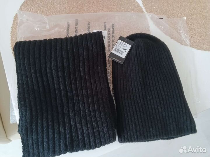 Мужская шапка с шарфом