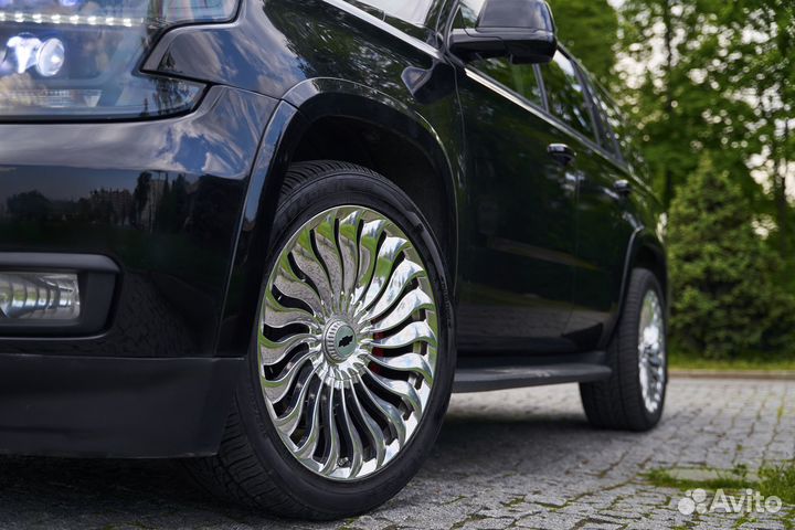 Кованые диски R22 на Chevrolet Tahoe