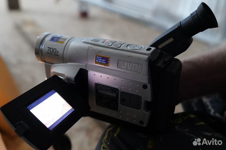 Видеокамеры кассетные JVS, Panasonic