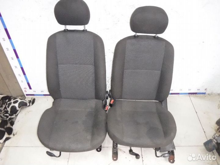 Сиденья передние Hyundai Lantra