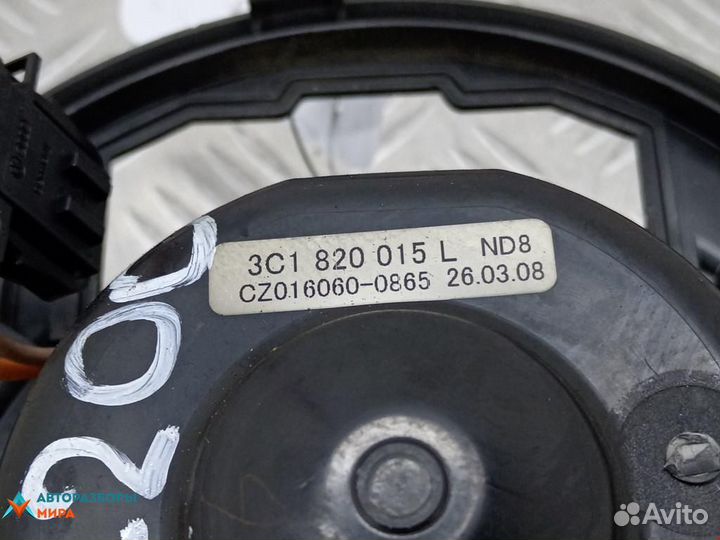 Моторчик печки Volkswagen Golf 5 2008 3C1820015P