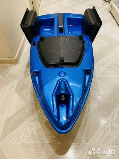 Прикормочный кораблик для рыбалки