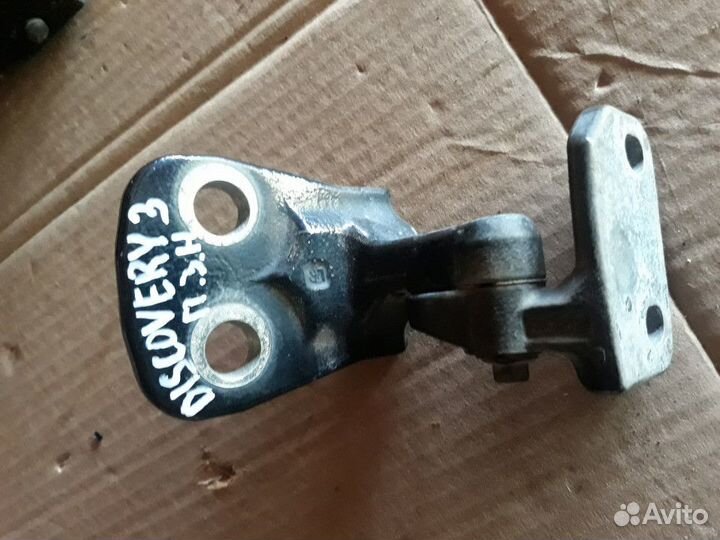 Петля двери задняя правая нижняя Land Rover Discov