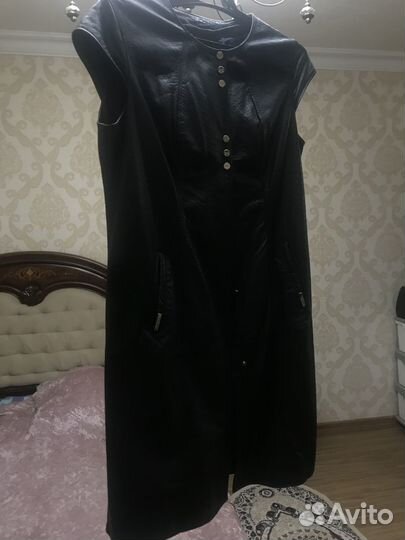 Продам безрукавку кожаную