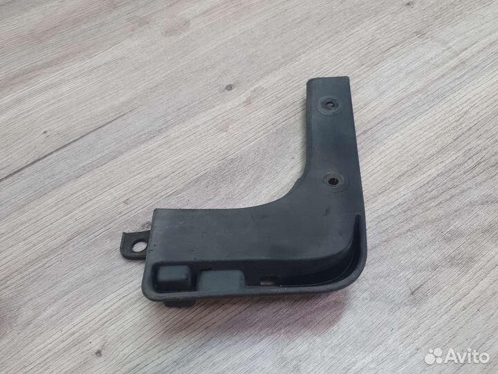 Брызговик передний левый Hyundai solaris 1