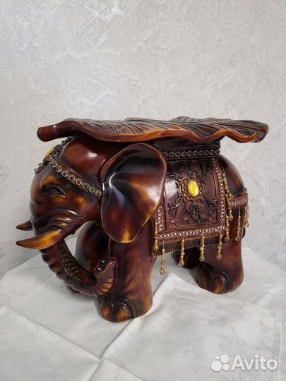 Подставка в виде слона / табурет