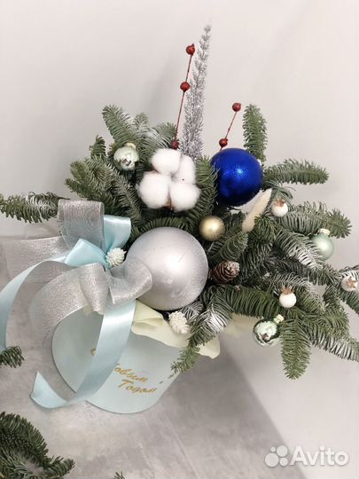 Новогодняя композиция из нобилиса цветы