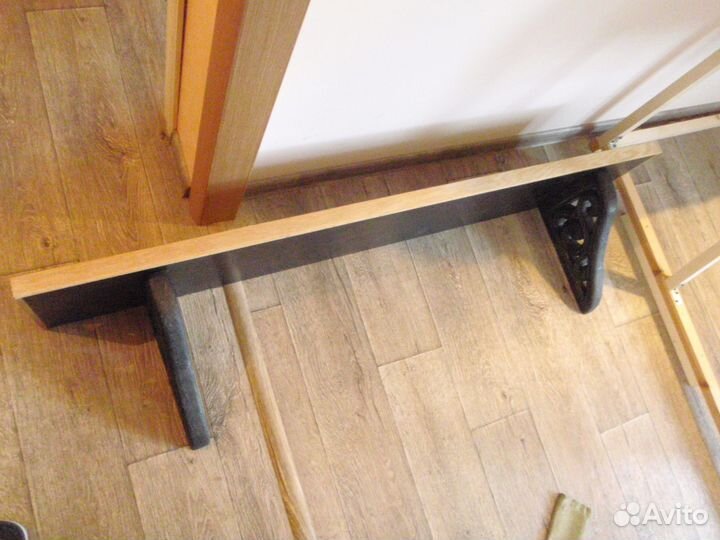 1 и 1\2 полки, ручки дверные, резьба