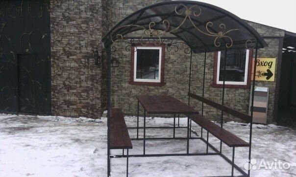 Беседка со столом