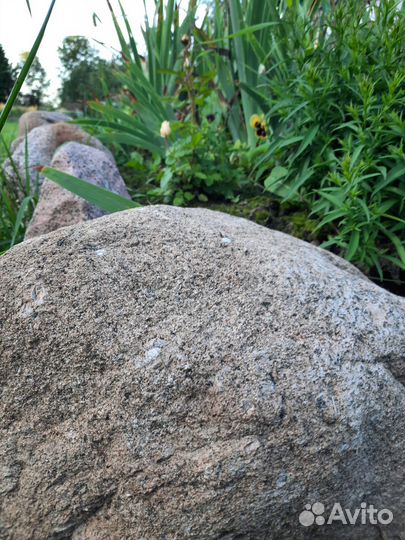 Ландшафтные валуны натуральные