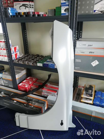 Крыло заводское Приора