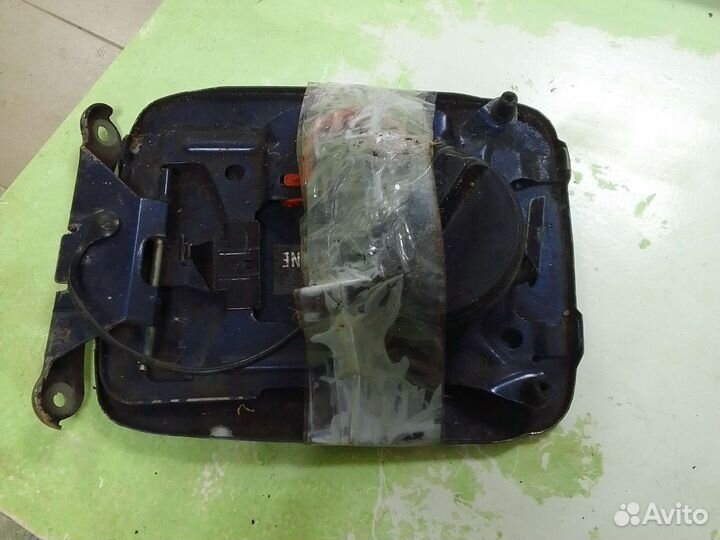 Лючок бензобака Nissan Primera