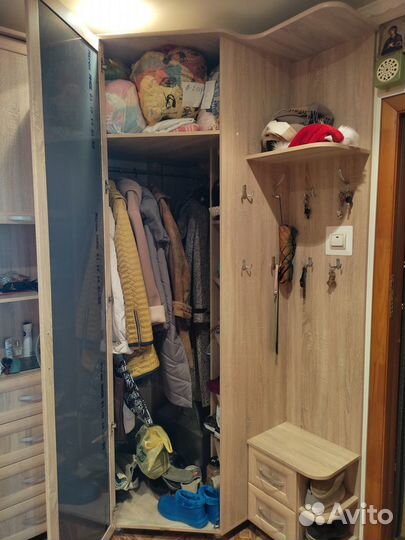Шкаф для прихожей угловой
