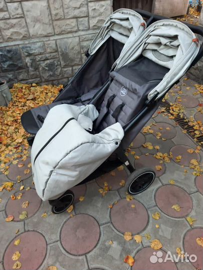 Коляска прогулочная для двойняшек