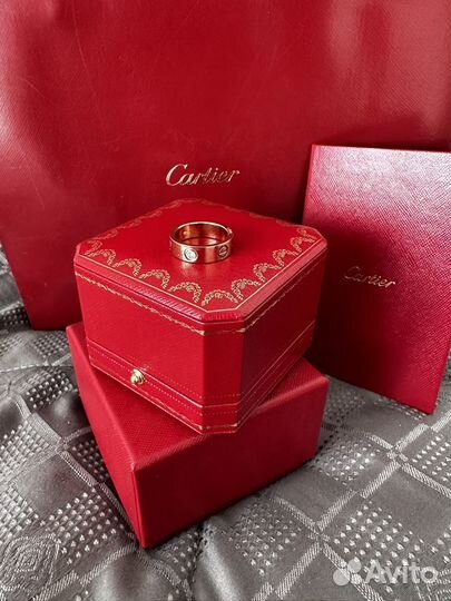 Золотое кольцо cartier с бриллиантами