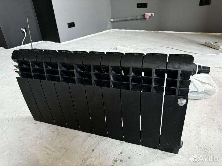 Черный радиатор Royal Thermo BiLiner 350 VDR