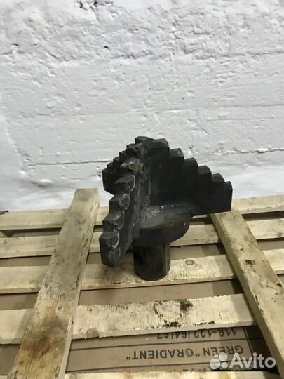 Долото трехлопастное д. 250-Ш55 3дрш