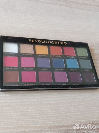 Палетка теней revolution PRO