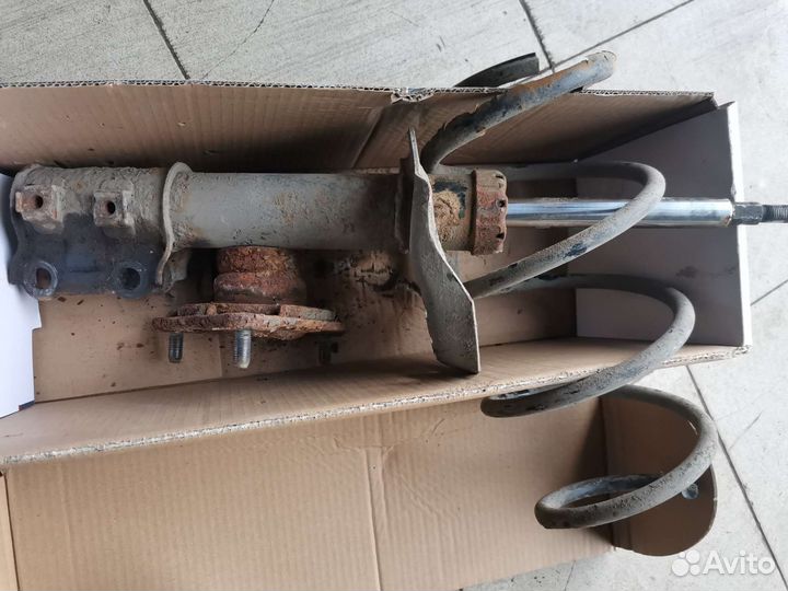 Стойка передняя Hyundai i30(2009)