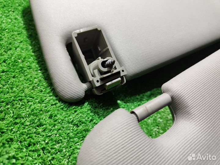 Козырек солнцезащитный левый Volkswagen Touareg 7L