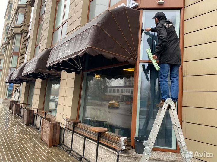 Мойка окон, фасадов домов, заборов и витрин