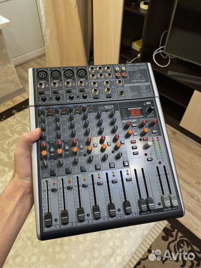Микшерный пульт Behringer Xenyx X1204 USB