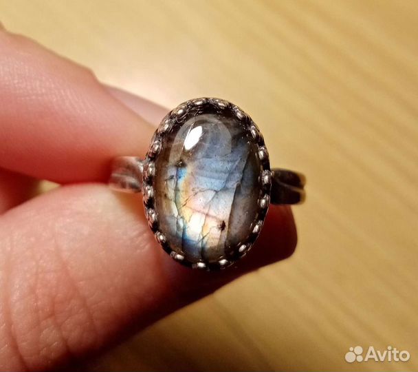 Серебряное кольцо с лабрадоритом