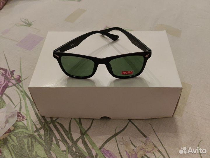 Солнцезащитные очки Ray Ban