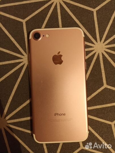 Телефон iPhone 7