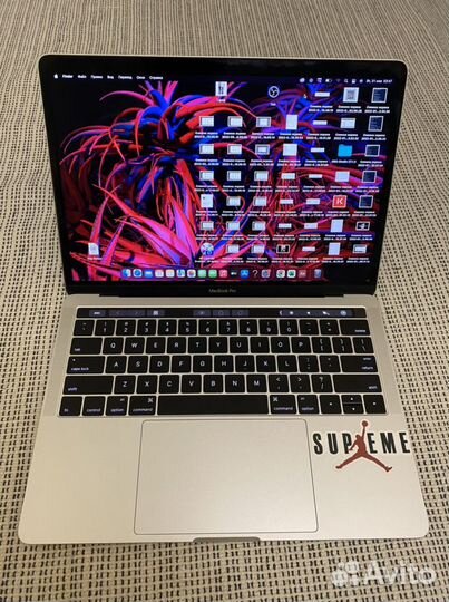 Apple MacBook Pro 13 2016 touch bar