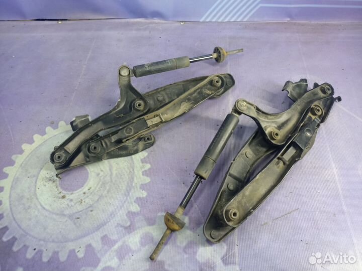 Петля капота Mercedes Benz C-class w202