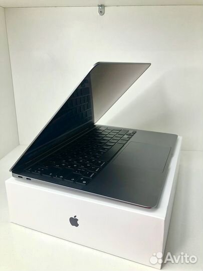 Macbook air m1 8/256 в идеальном состоянии