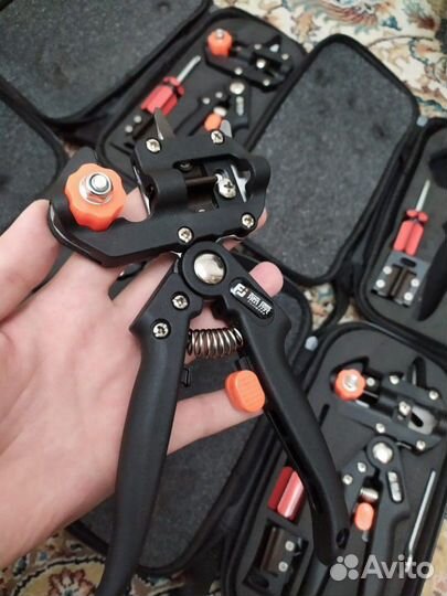 Секатор для прививания деревьев