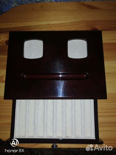 Стильная элегантная подставка для ручек