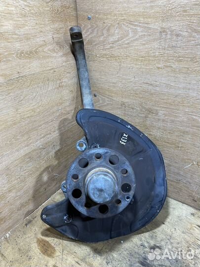 Поворотный кулак передний правый Mercedes W211 133