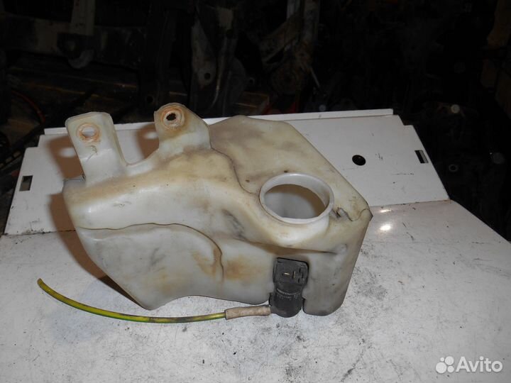 Бачок омывателя MB952785 Mitsubishi Galant E5