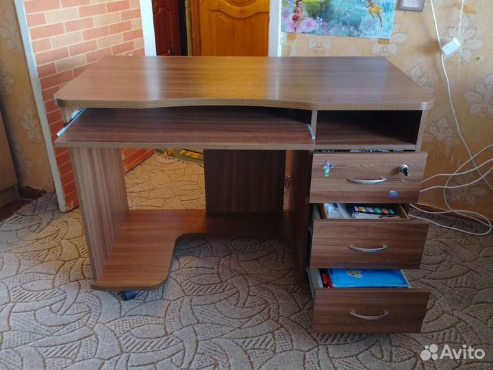 Письменный стол для школьника новый