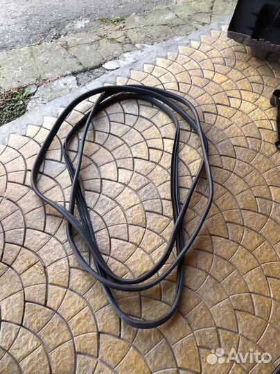 Уплотнитель двери на Mersedes Benz 213