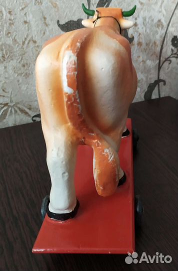 Игрушка Корова на колесиках 1976 год
