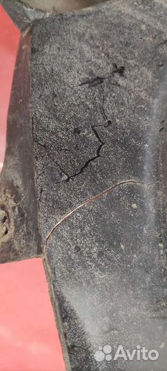 Подкрылок передний правый Renault Duster