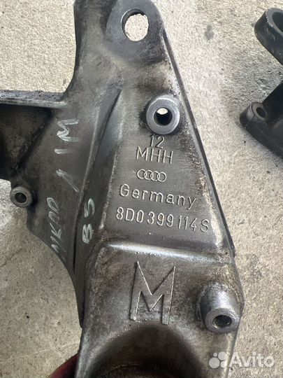 Кранштейн кпп 8D0399114 Audi A4 Passat B5