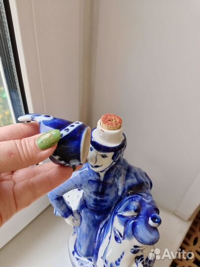 Статуэтка-бутылка сувенирная