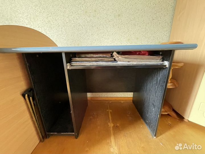 Стол с тумбой